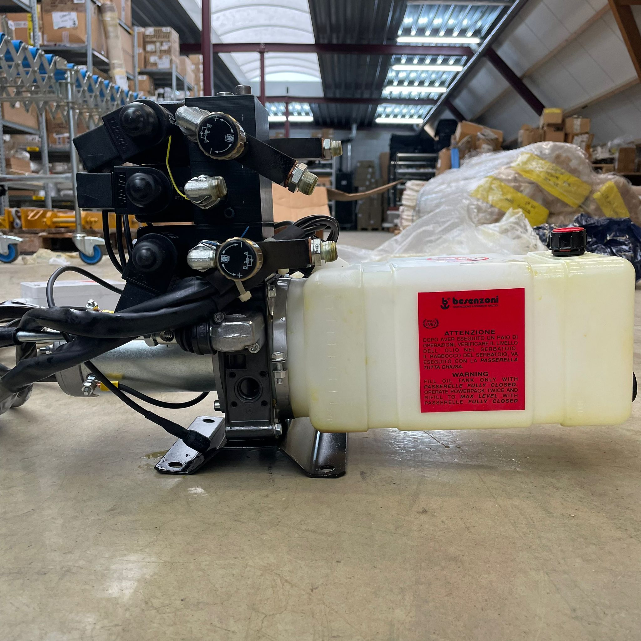 ベゼンゾーニ6ファンクション24V油圧パワーパックキット(リモートコントロール付