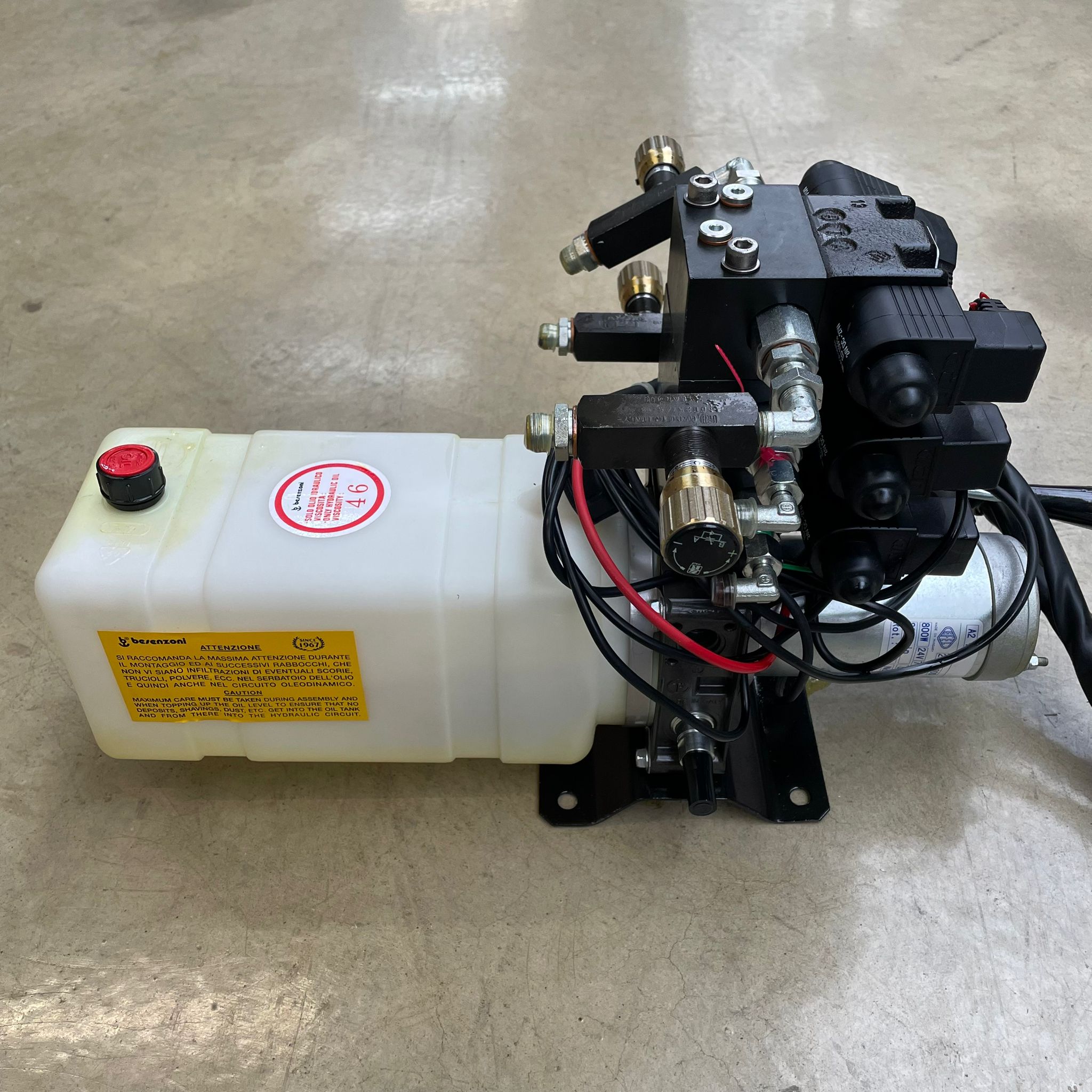 ベゼンゾーニ6ファンクション24V油圧パワーパックキット(リモートコントロール付