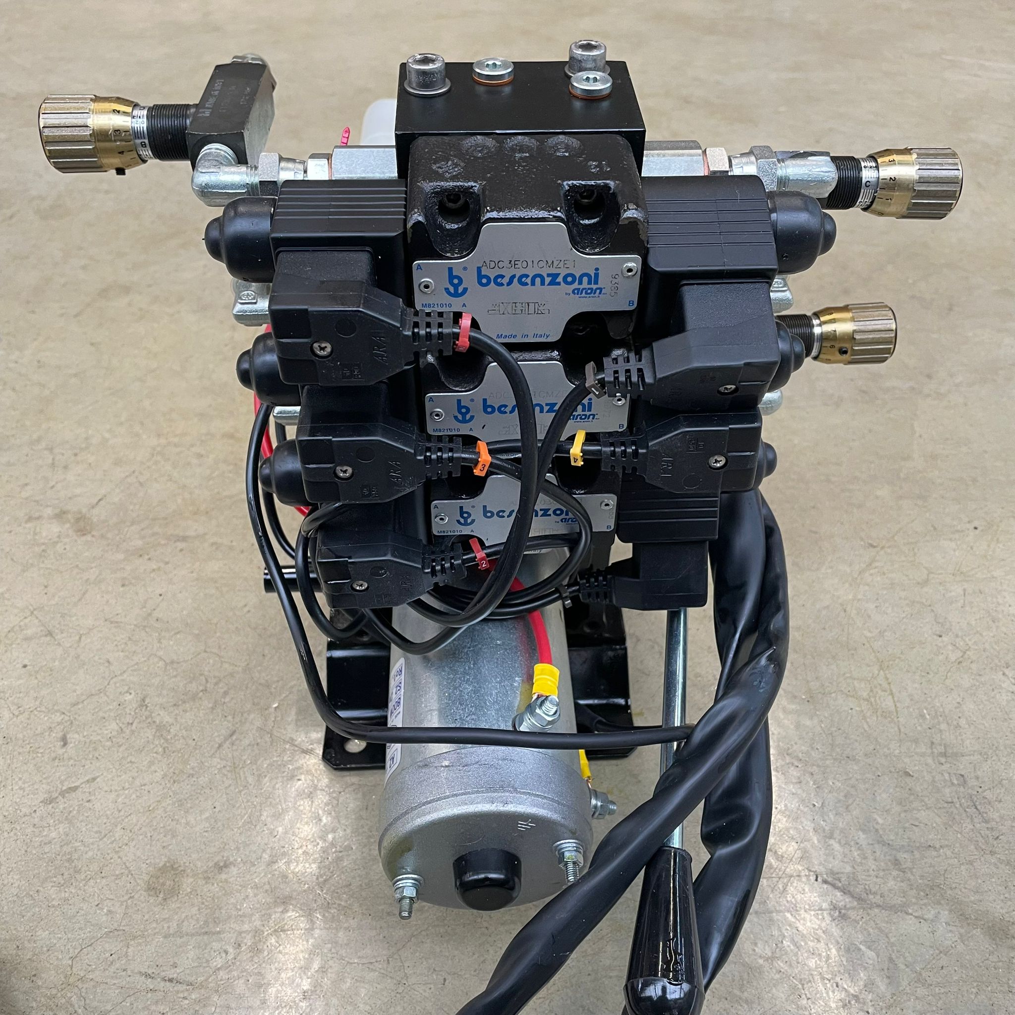 ベゼンゾーニ6ファンクション24V油圧パワーパックキット(リモートコントロール付