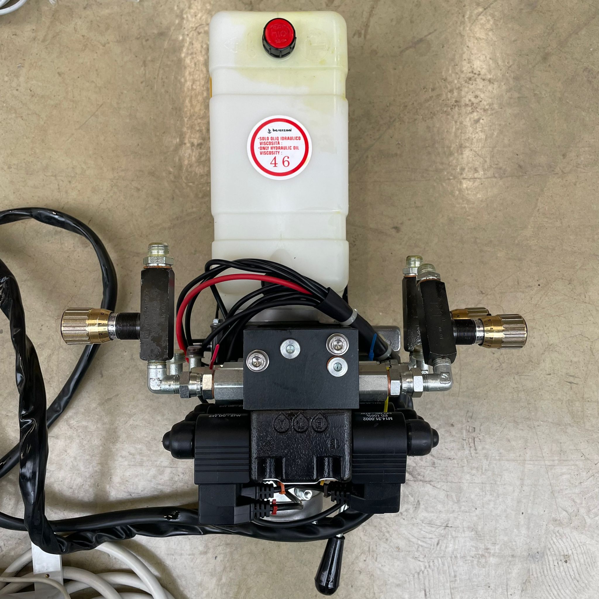 ベゼンゾーニ6ファンクション24V油圧パワーパックキット(リモートコントロール付
