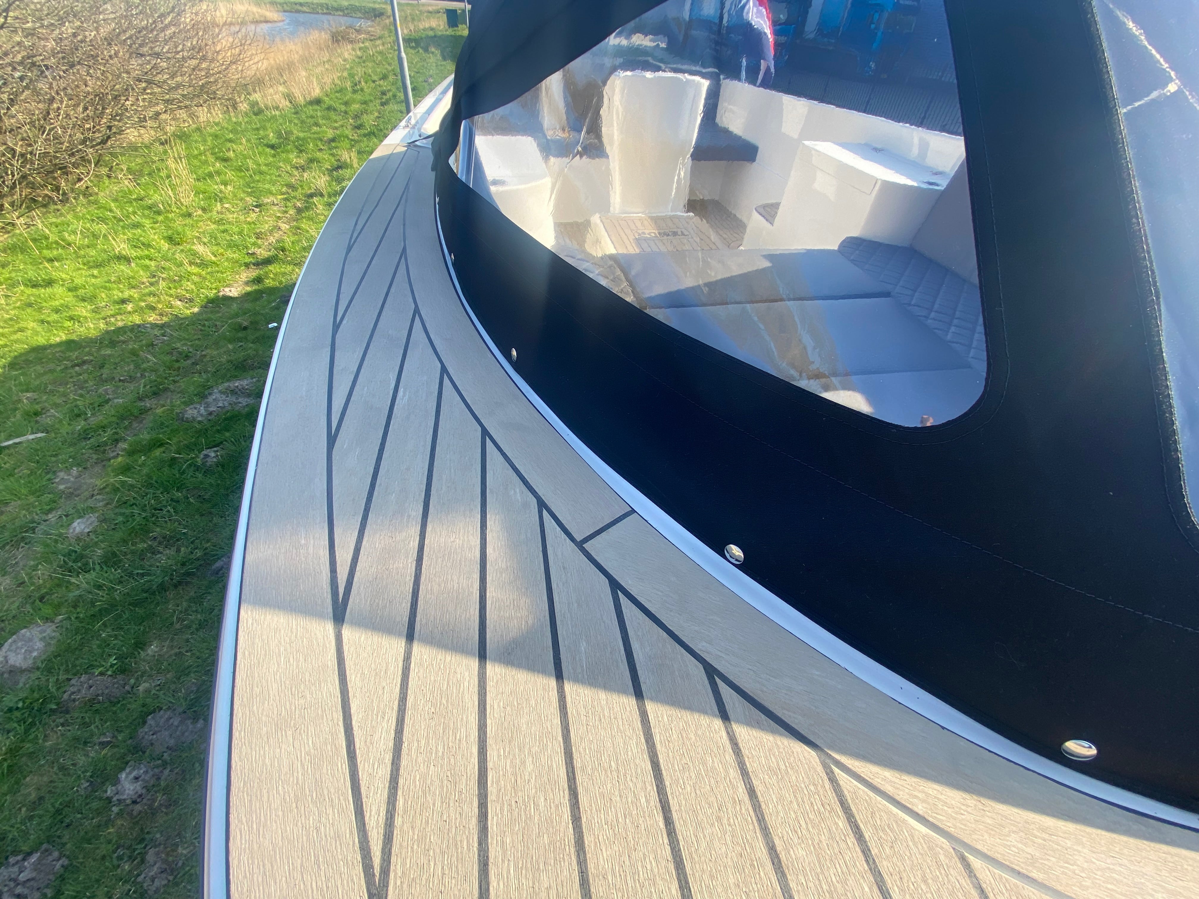 TENDR 23 Outboard 7 meter polyester sloop sort