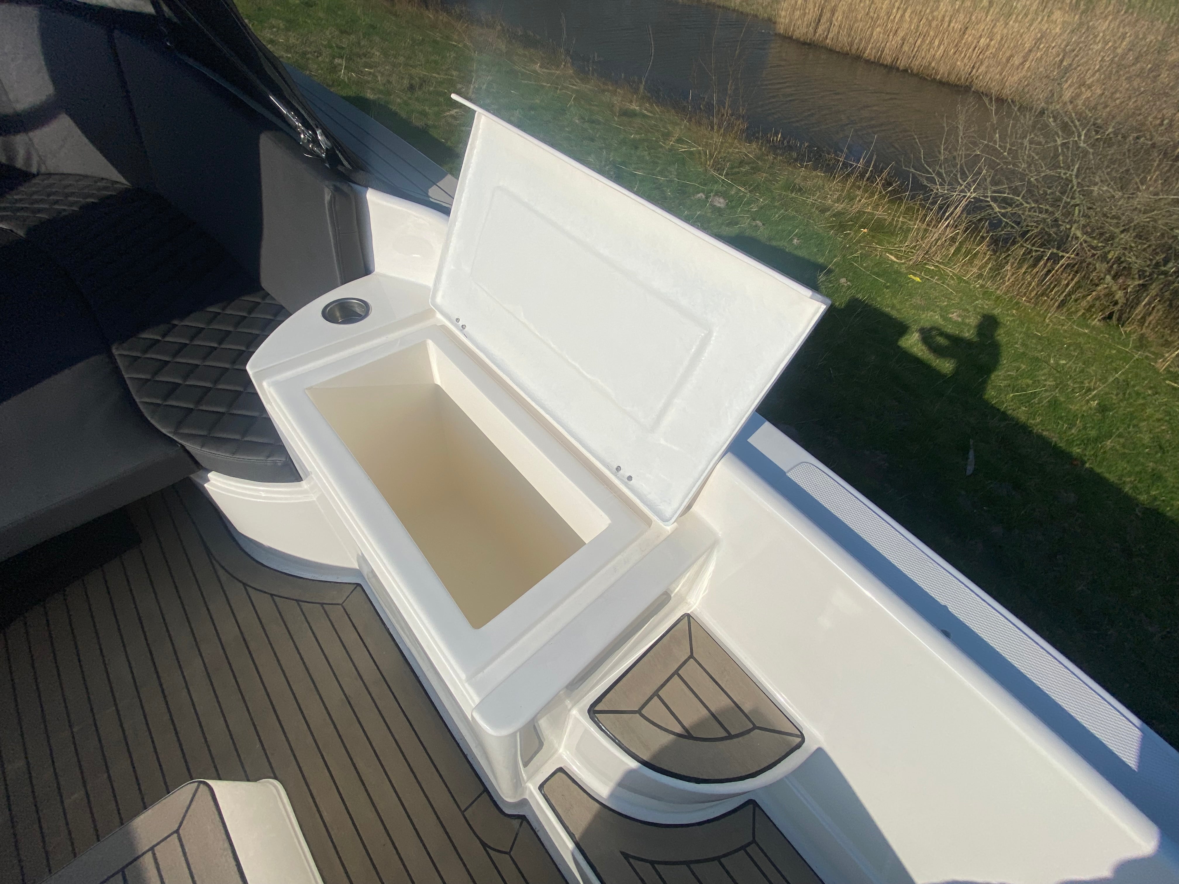 TENDR 23 Outboard 7 meter polyester sloop sort