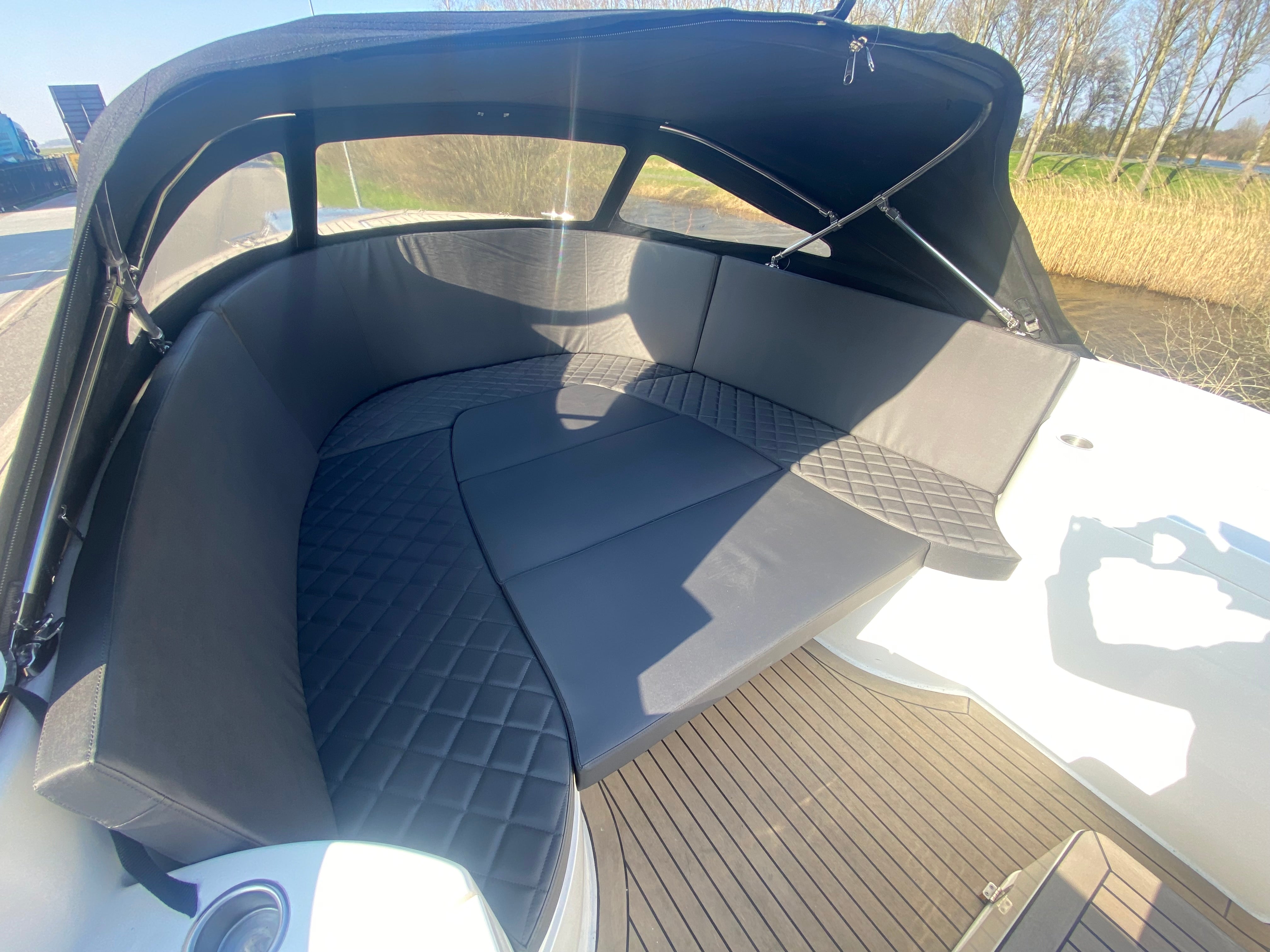 TENDR 23 Outboard 7 meter polyester sloop sort