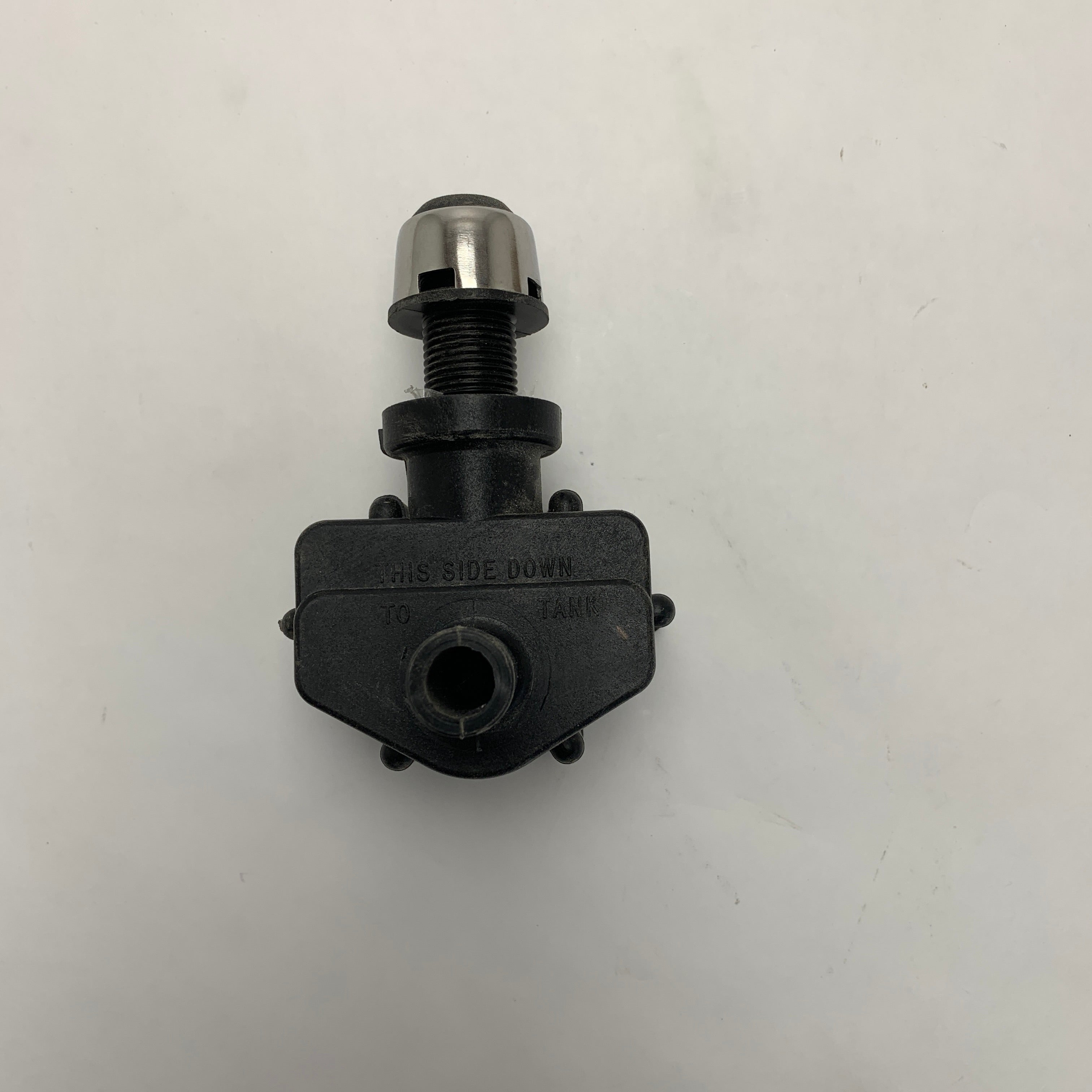 Pトラップ付きAttwoodボート燃料ブリーザー1680