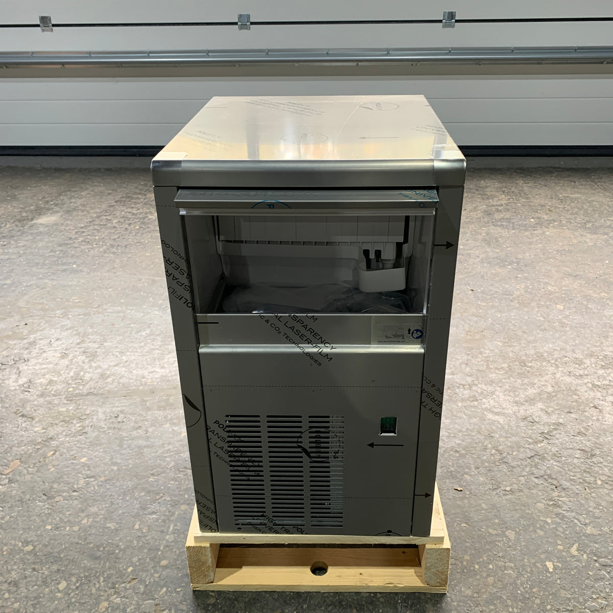 Isotherm Clear Ice Maker - Rostfritt stål 230V 60 Hz 18 kg/dag - 5S18A12A0T000