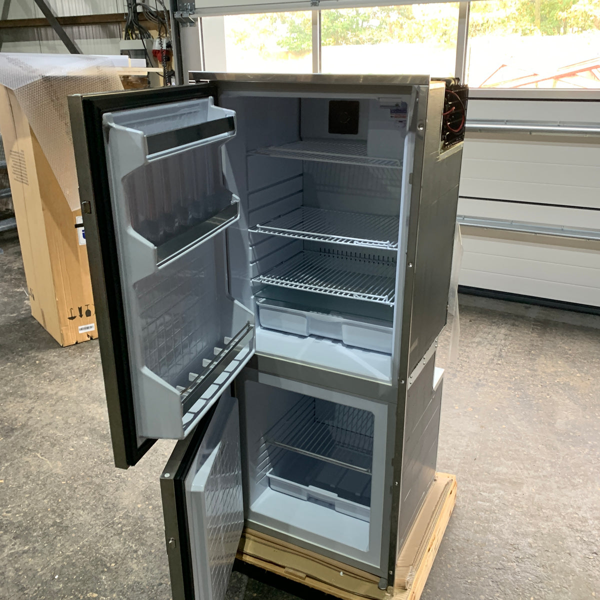 Isotherm CR195 Kompressor-Kühlschrank / -Gefrierschrank Edelstahl 195L 12/24V