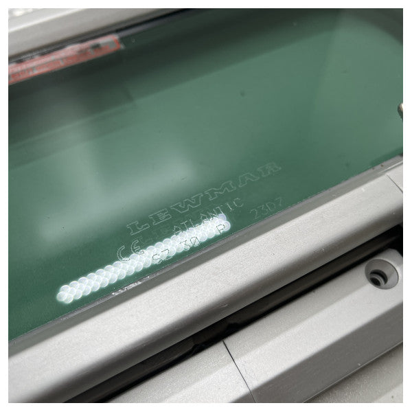 Lewmar Atlantic Size 30 アルミ製開口部舷窓 400 x 200 mm - 39130490