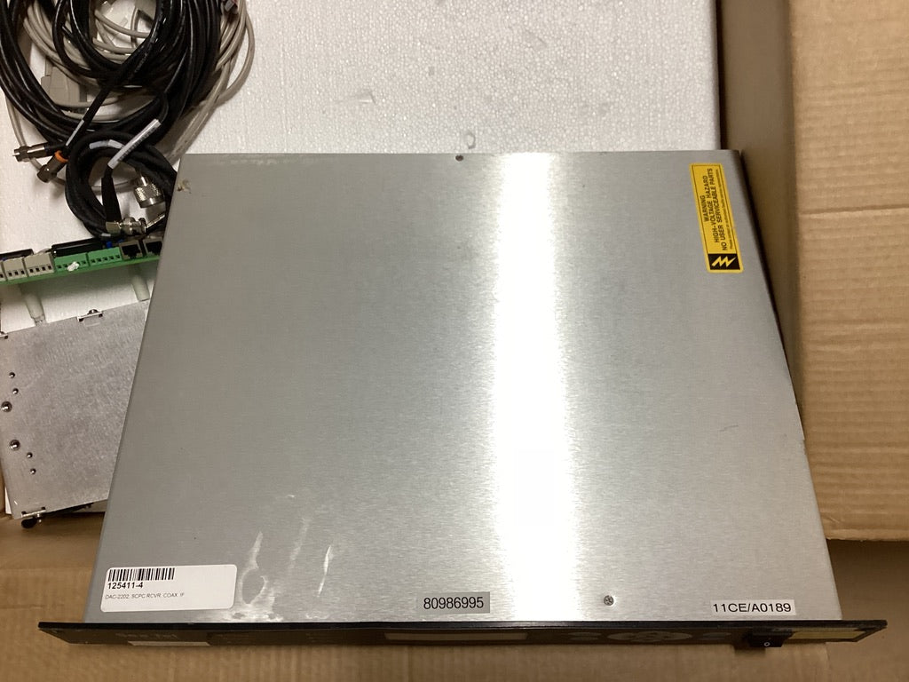 Sistema de TV por satélite marítimo Sea Tel 3004 TVRO completo