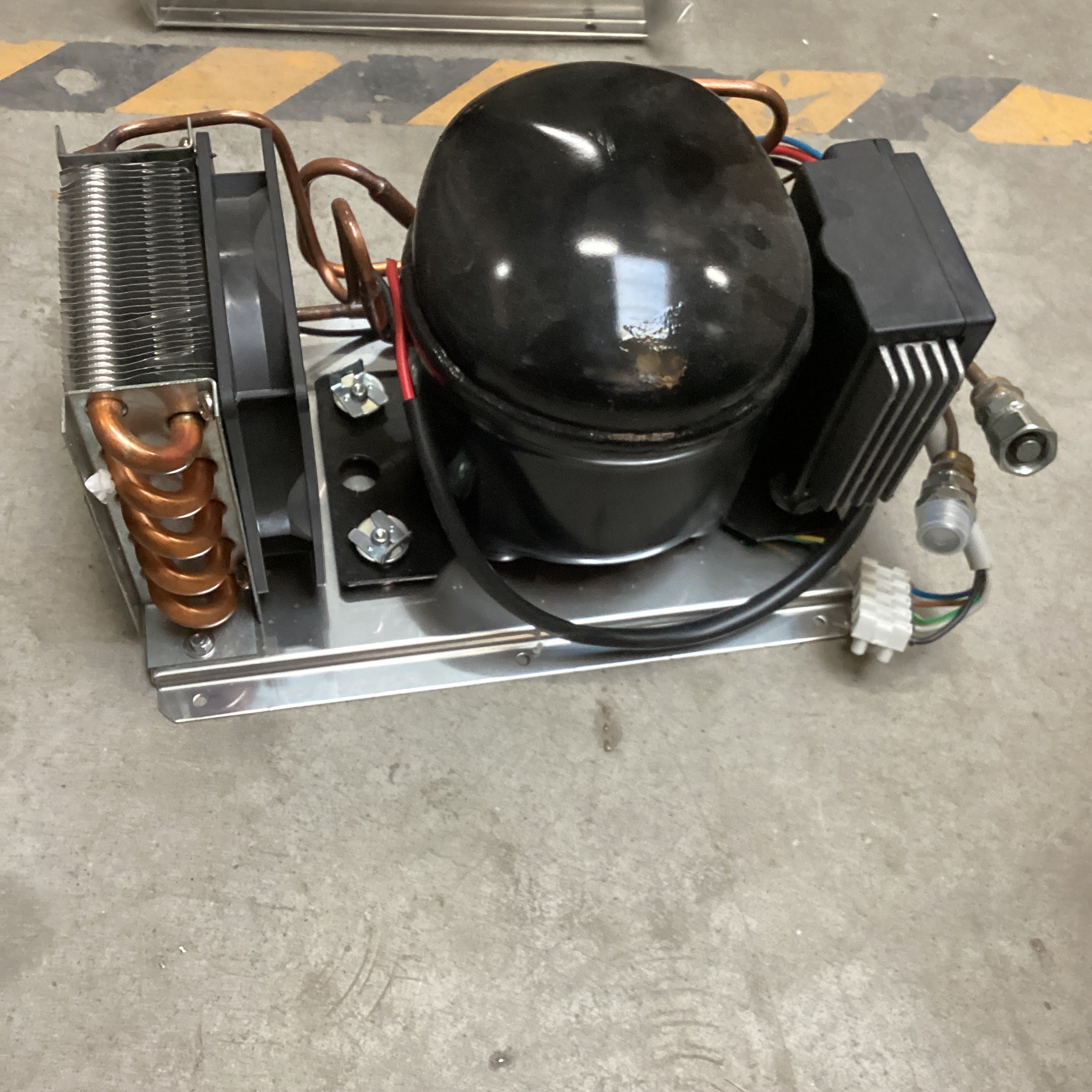 Frigonautica FR80AC 80L kompressorkøleskab i rustfrit stål inklusive fryser