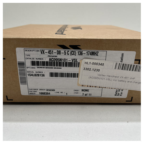 جهاز محمول يدوي ثنائي القناة ثنائي الاتجاه من فيرتكس ستاندرد - VX-451 VHF