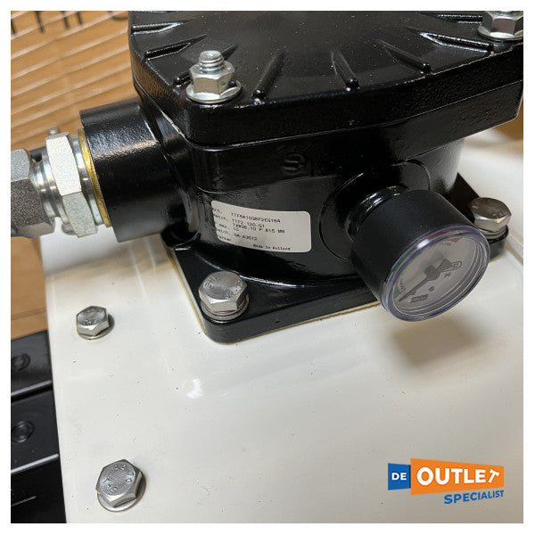 Sleipner TB60 60 L 油圧オイル タンク隔壁 24 v