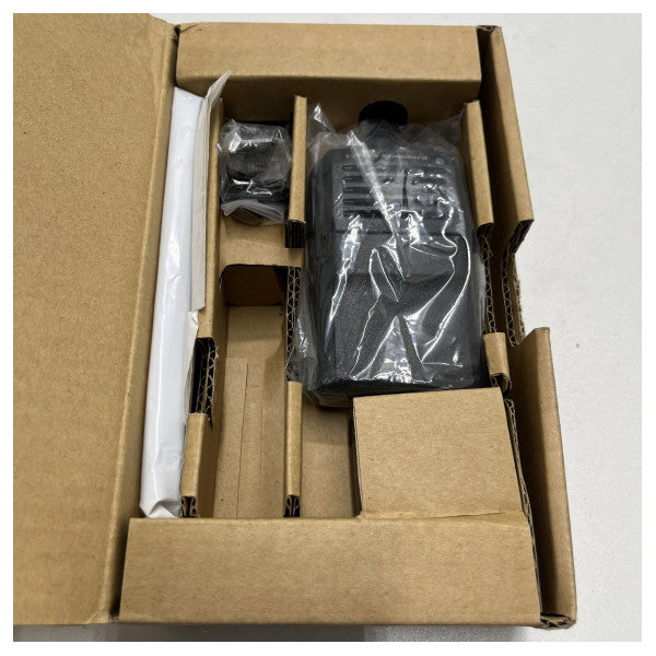 جهاز لاسلكي محمول باليد ثنائي الاتجاه VX-821 من فيرتكس ستاندرد VX-821 16 قناة