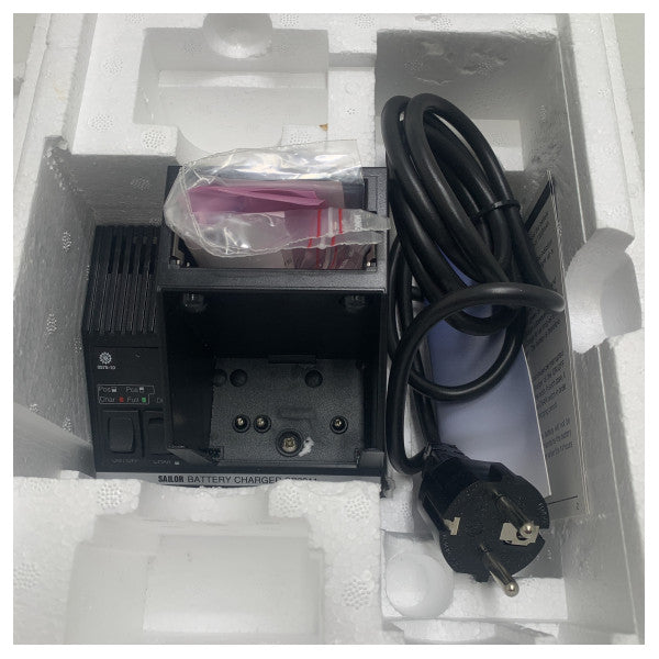 Cobham Sailor SP3911 Marine Battery Charger - holdbar og kompakt bådbatterioplader - S-803911