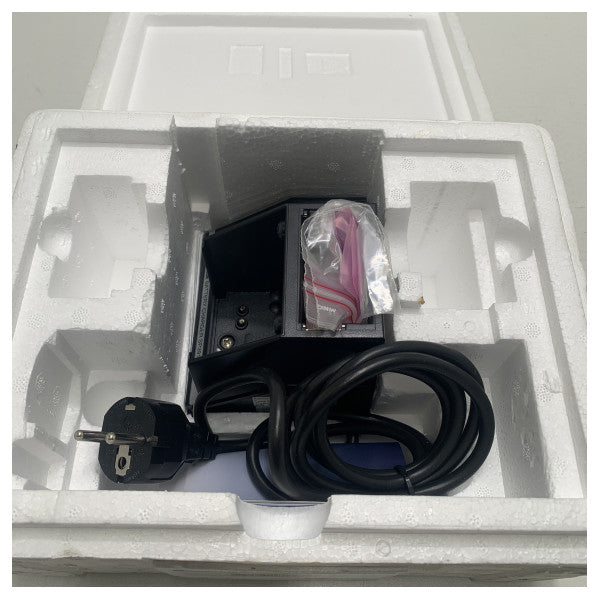 Cobham Sailor SP3911 Marine Battery Charger - holdbar og kompakt bådbatterioplader - S-803911