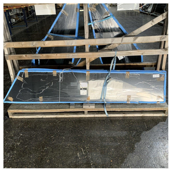 Azimut Verve 42 skrog vinduespanel i glas på bagbord side - A000167362 
