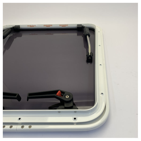 Lewmar Low Profile Hatch 658 x 629 mm - Telaio bianco Acrilico grigio - 30252100 