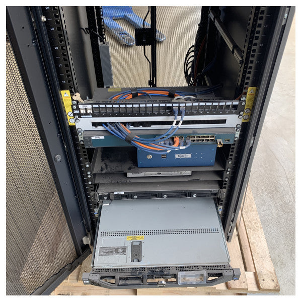 HP 10622 G2 Series Server Rack Cabinet with Lockable Ventilated Door