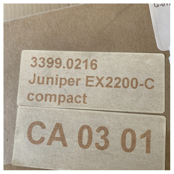 محول إيثرنت جيجابت بدون مروحة Juniper EX2200-C بـ 12 منفذ 