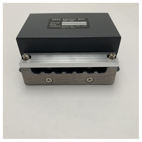 Furuno MD-200 Caja selectora de datos marinos 3 en 1 salida - 0001709800