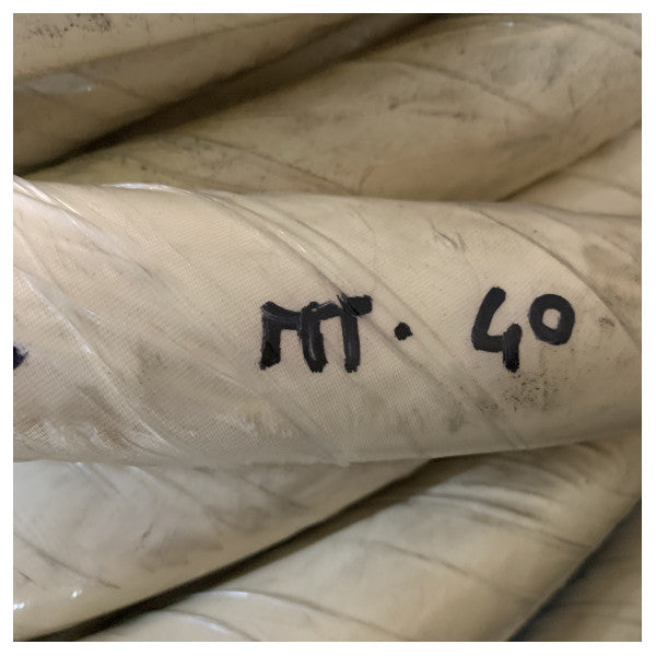 Tuyau flexible blanc imperméable et résistant à l'huile pour les pipelines maritimes et industriels � 22mm de diamètre, rouleau de 40m