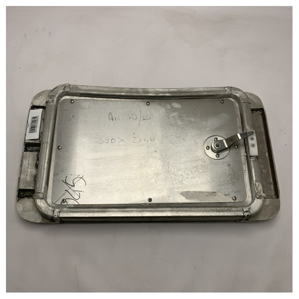 Adgangsluge i rustfrit stål i marinekvalitet 376 x 680 mm � Vandtæt, holdbar og nem at montere