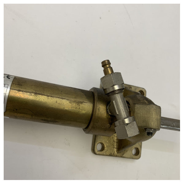 Siłownik hydrauliczny Vetus MTC7210 do silników łodzi stacjonarnych, średnica 22 mm, skok 225 mm 