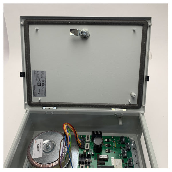 وحدة معالجة واجهة AMI Marine X941-E 35/70 - تحويل بيانات NMEA 0183 إلى إشارات خطوة DC التقليدية 