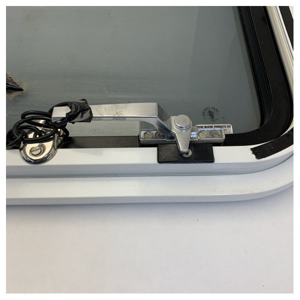 トレンドマリンホワイトアルミニウムコーティングオープニングウィンドウ 875 x 515 mm 