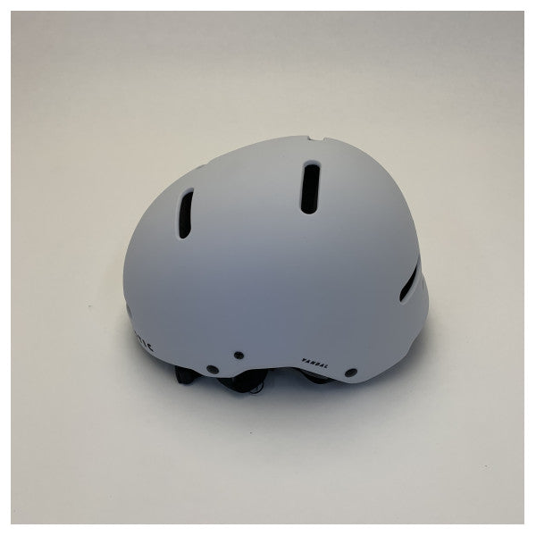 ミスティック・バンダル・ヘルメット - カイトサーフィン＆ウィンドサーフィン用のウォータースポーツ安全ヘルメット 