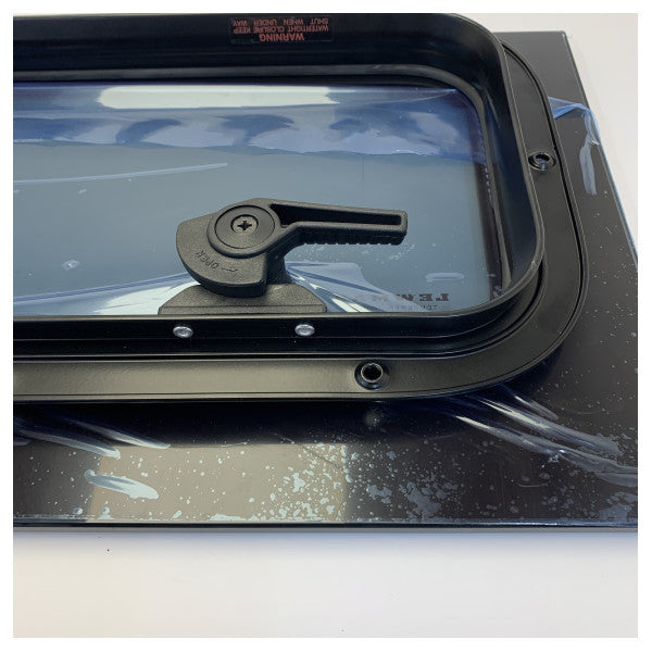 Fenêtre ouvrante Flush 3G noire Lewmar Hanse 675 - 79003000 