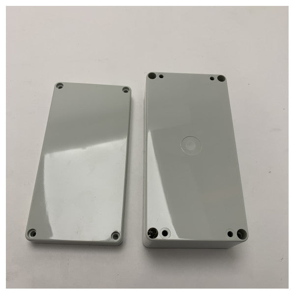 حاوية من البولي كربونات المقاومة للماء من الدرجة البحرية M220KO لحماية إلكترونية متينة