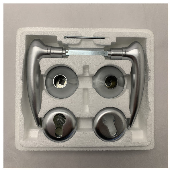 Χρωμιωμένο χερούλι πόρτας Olivari M158RY8 - Ανθεκτικό, ανθεκτικό στη διάβρωση, μοντέρνο σχέδιο για θαλάσσια χρήση