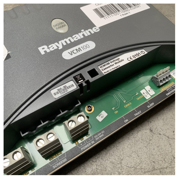 Употребяван Raymarine VCM100 морски преобразувател на напрежение от 12-24V DC до 42V DC за корабна електроника
