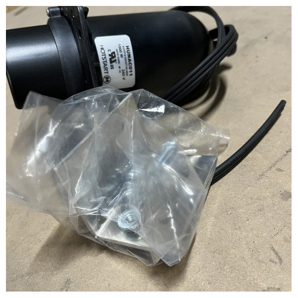 Підігрівач двигуна Kim Hotstart 1000W - міцний, водонепроникний і простий в установці для човнів