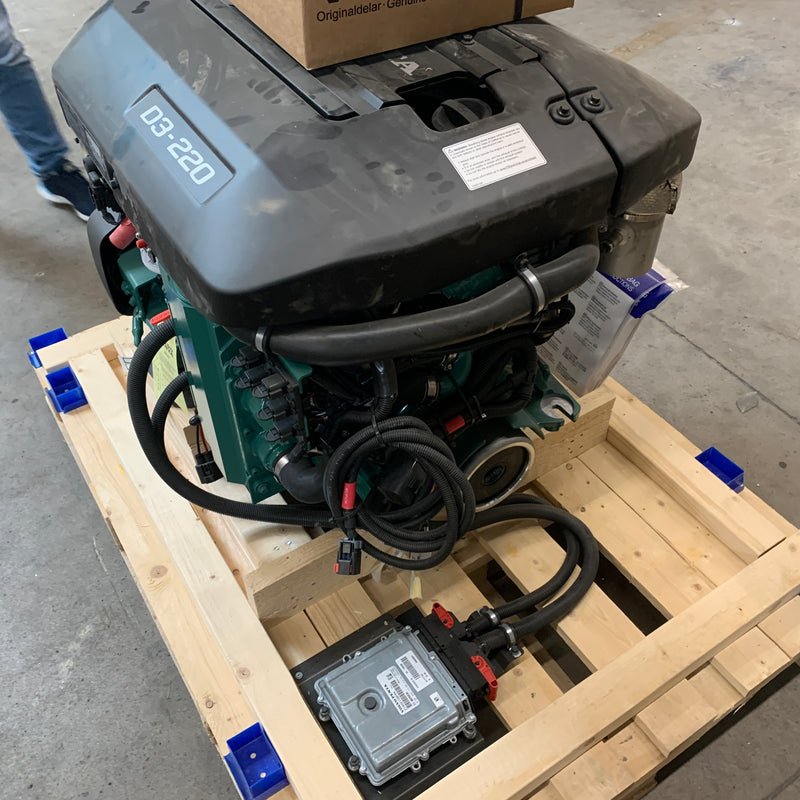 Volvo Penta D3-220 5 cylindres 220 HP Marine Diesel Engine Bobtail