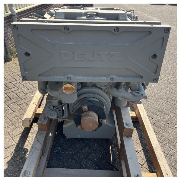 Neiskorišteni Deutz BF6M1015MC V6 morski dizelski motor s ZF311 mjenjačem