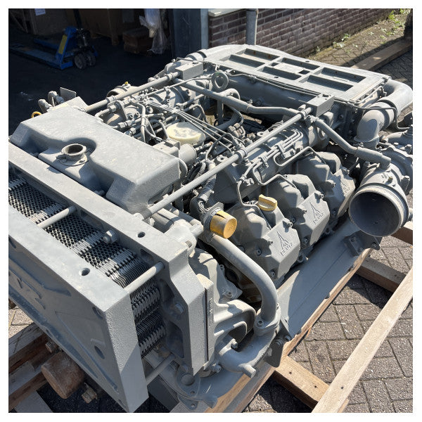 Neiskorišteni Deutz BF6M1015MC V6 morski dizelski motor s ZF311 mjenjačem