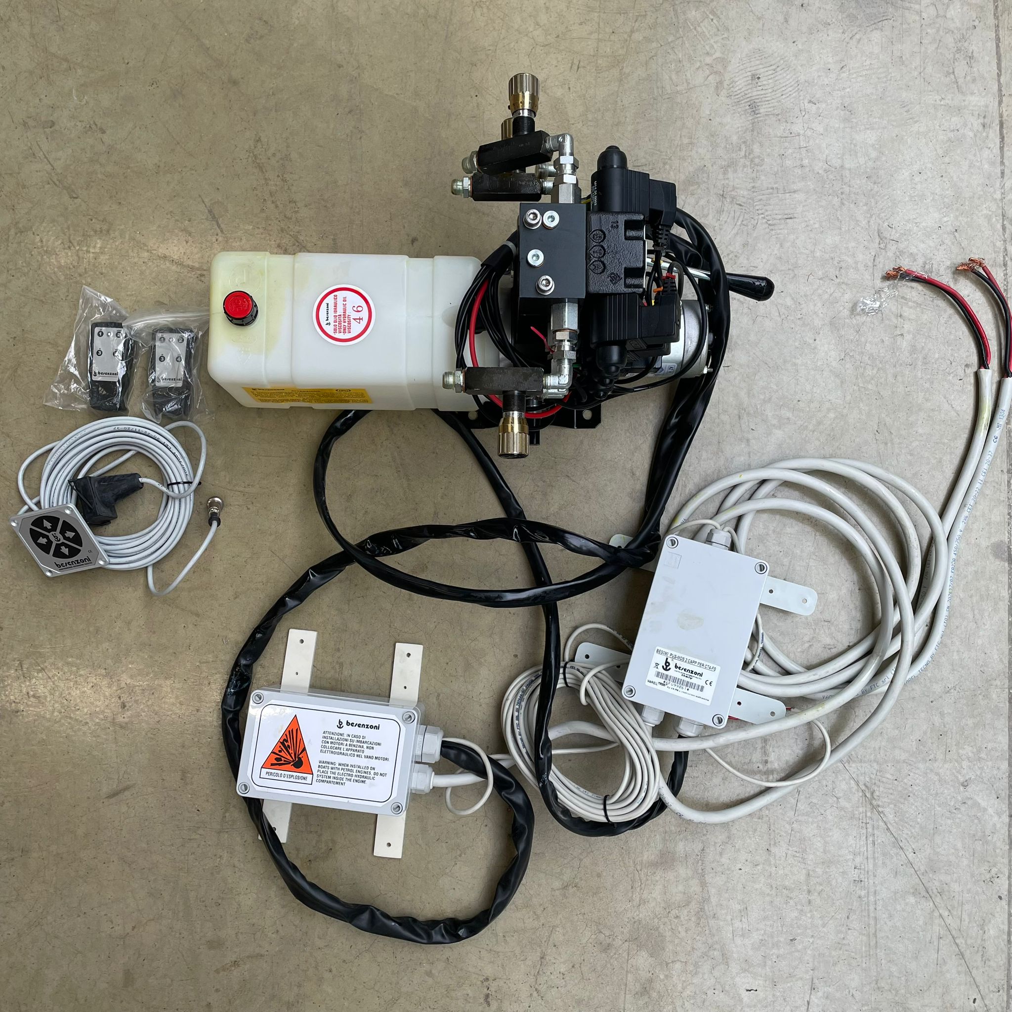 6-функціональний гідравлічний блок Besenzoni 24В з пультом дистанційного керування
