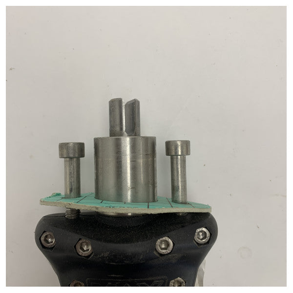 Max Power Thruster Marine Drive Leg SN-130222 - Kestävä ruostumattomasta teräksestä valmistettu propulsio-osa luotettavan venemoottorin suorituskyvyn takaamiseksi.