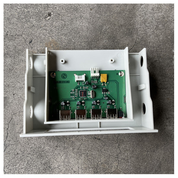 Interner 4-Port-USB-2.0-Hub von Sweex für zuverlässige USB-Erweiterung in Schiffs- und Elektroniksystemen