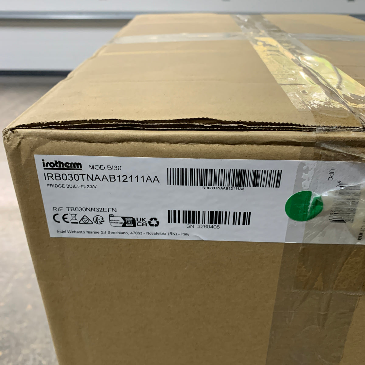 ثلاجة بحرية مدمجة Isotherm BI30 بسعة 30 لتر 12/24 فولت بتحميل علوي - IRB030TNAAB12 