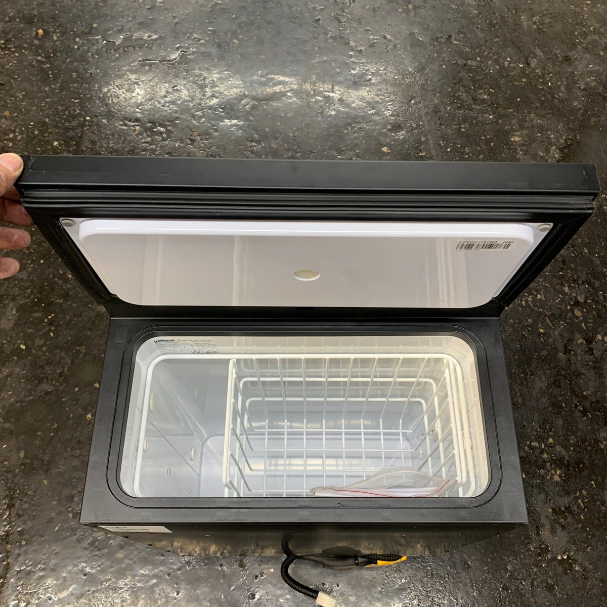 ثلاجة بحرية مدمجة Isotherm BI30 بسعة 30 لتر 12/24 فولت بتحميل علوي - IRB030TNAAB12 