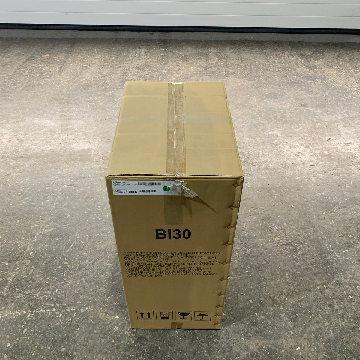 ثلاجة بحرية مدمجة Isotherm BI30 بسعة 30 لتر 12/24 فولت بتحميل علوي - IRB030TNAAB12 