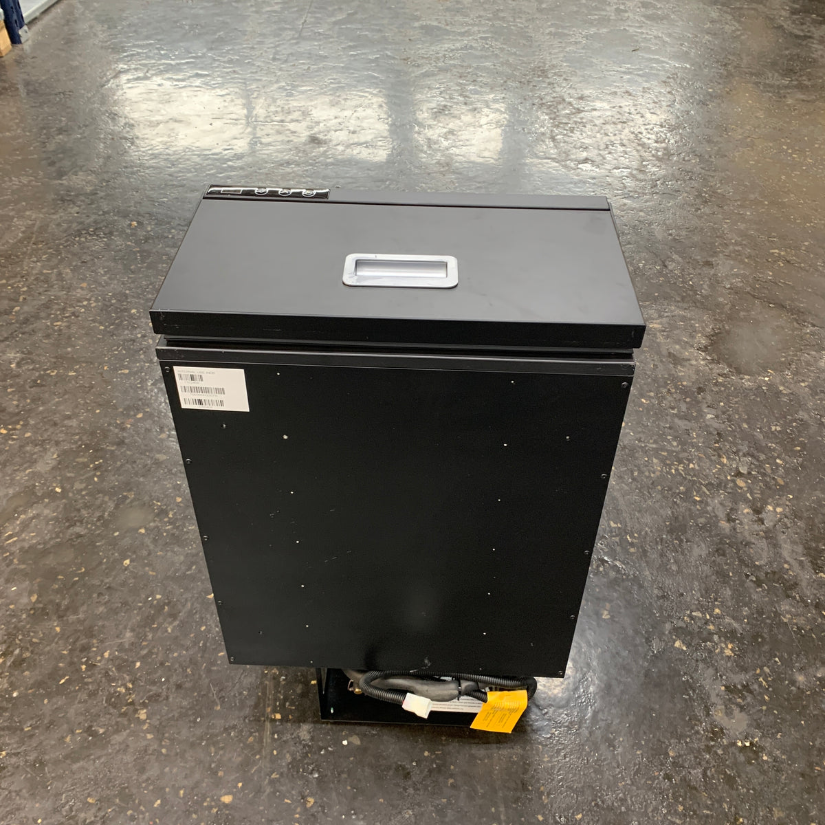 ثلاجة بحرية مدمجة Isotherm BI30 بسعة 30 لتر 12/24 فولت بتحميل علوي - IRB030TNAAB12 