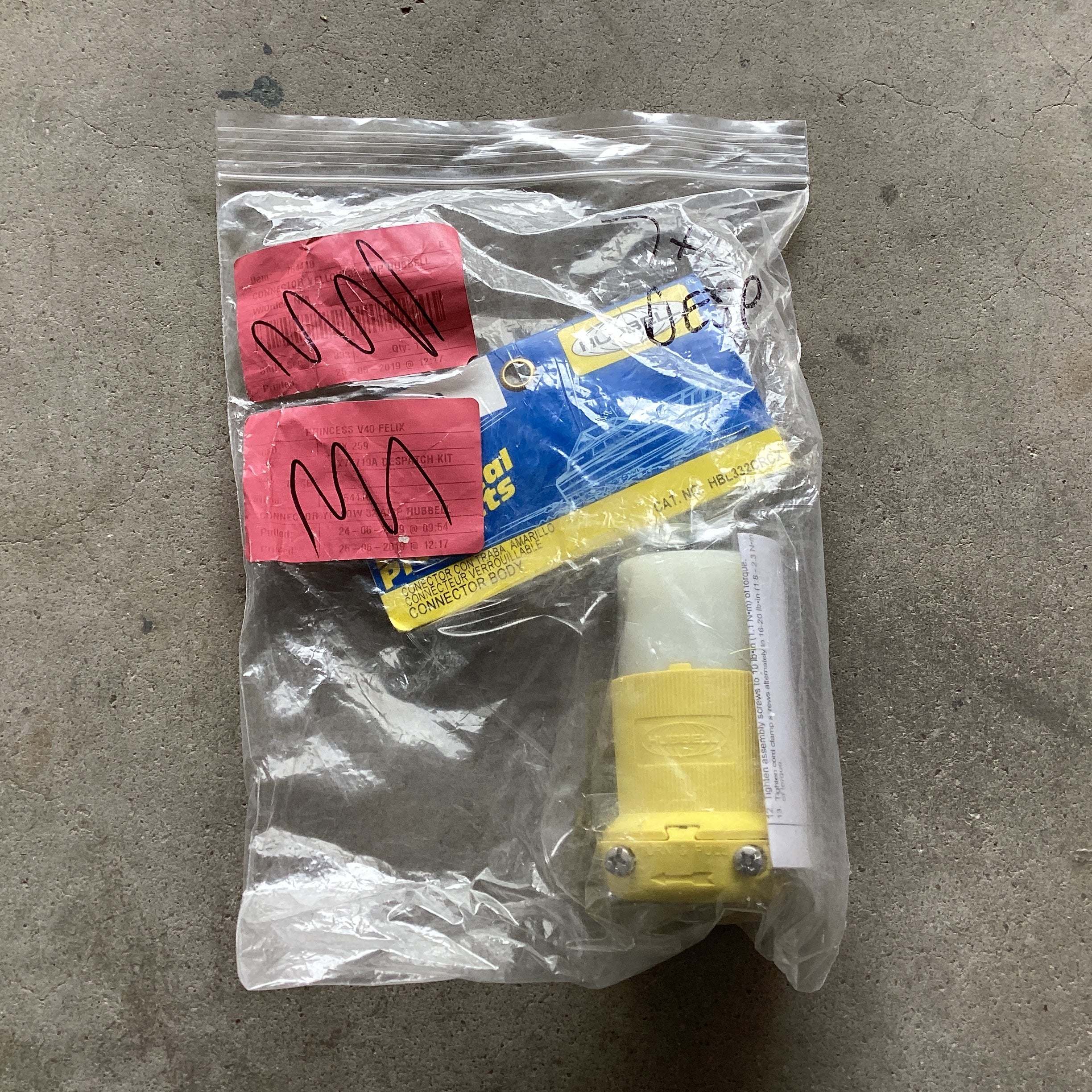 Hubbel HBL332CRCX 32A konektor za obalu, žuti 230V