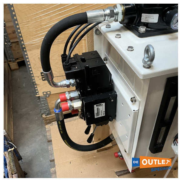 Sleipner TB60 60 L 油圧オイル タンク隔壁 24 v